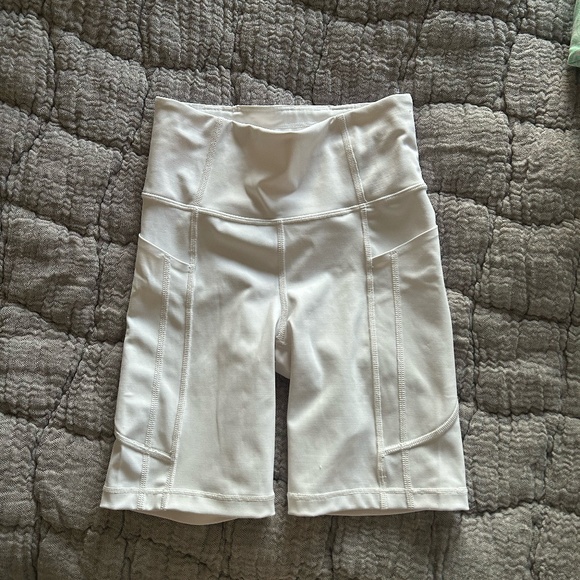 Athleta Salutation Stash High Rise 7" Short - Picture 1 of 3
